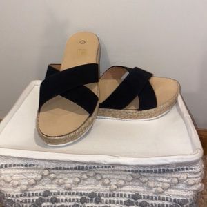 NWOT black platform sandals